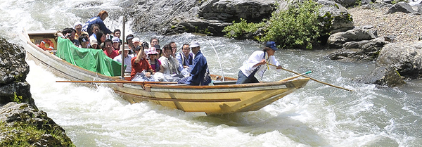 ベストシーズン!保津川下り16㎞の旅と紅葉の嵐山【田原本・大和八木・橿原神宮・五位堂発】2